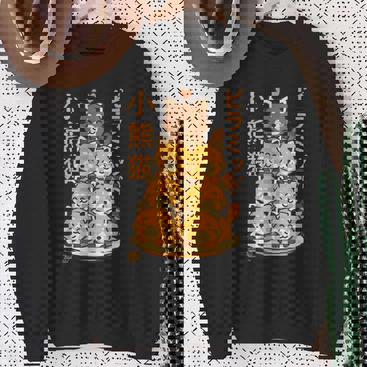 カワイイレッサーパンダピラミッドアニメ日本語文字かわいい スウェットシャツ 年配の女性への贈り物