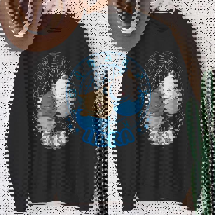 カワイイ猫占星術 星座天秤座 スウェットシャツ 年配の女性への贈り物