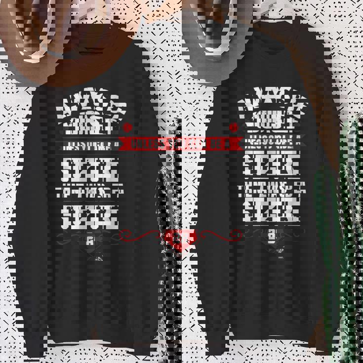 カート・スズキ Always Be Yourself Gameday スウェットシャツ 年配の女性への贈り物