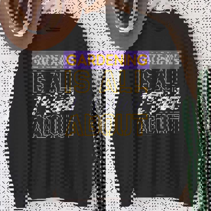 ガーデニングは私が考えるすべてです スウェットシャツ 年配の女性への贈り物