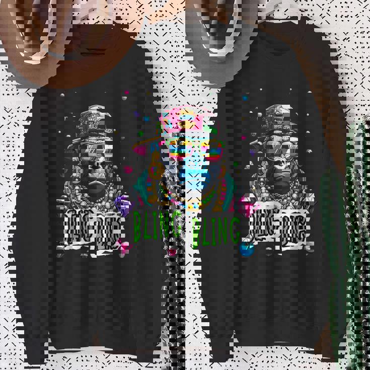 キラキラ光るクールなゴリラとジュエルヒップホップアートギャングスター スウェットシャツ 年配の女性への贈り物