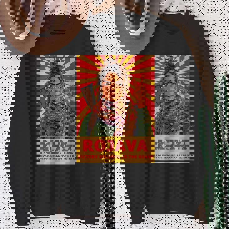 クルドのロジャバ クルディスタン 「勝利 」デザイン スウェットシャツ 年配の女性への贈り物