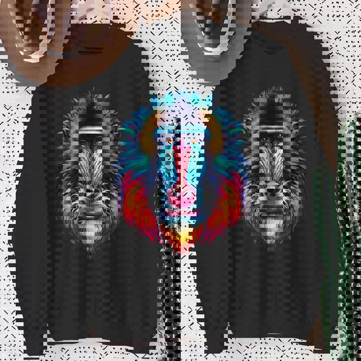 クール マンドリル 猿の精霊 動物 イラスト 絞り染め アート スウェットシャツ 年配の女性への贈り物