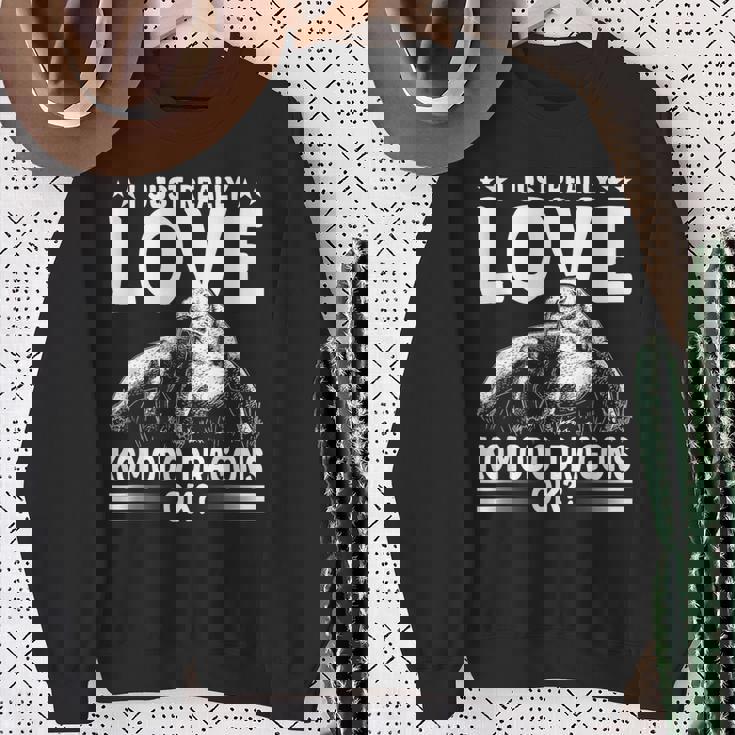 コモドドラゴンが大好き オーナー野生動物 コモドドラゴン スウェットシャツ 年配の女性への贈り物