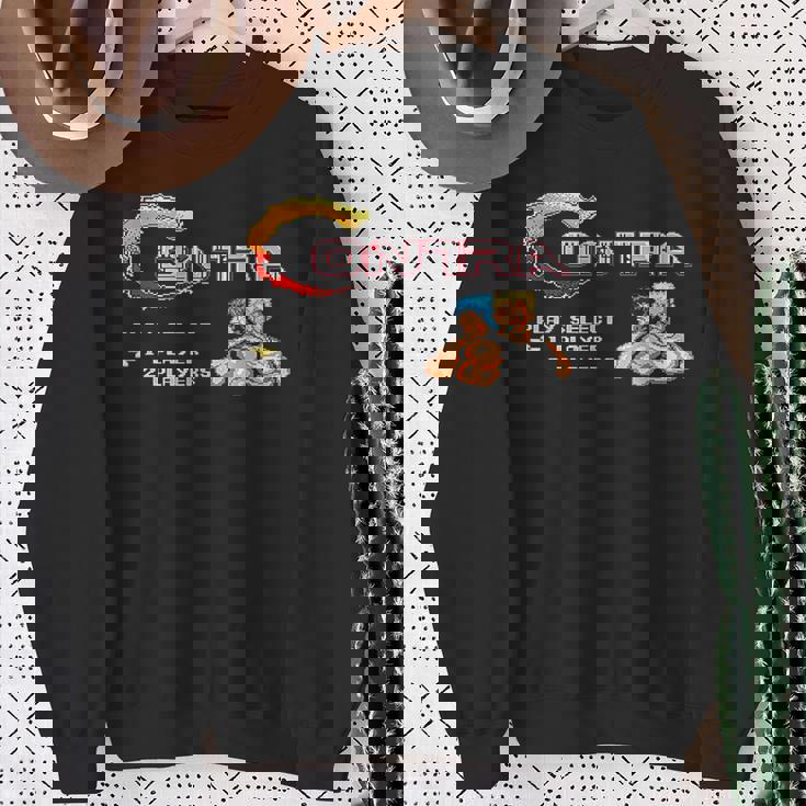 コントラ タイトル スクリーン レトロ ゲーマー ピクセル ウォリアー クラシック ゲーム スウェットシャツ 年配の女性への贈り物