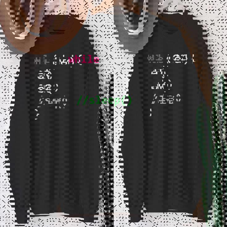 コンピュータサイエンスのpythonプログラマはコードの睡眠を食べます スウェットシャツ 年配の女性への贈り物