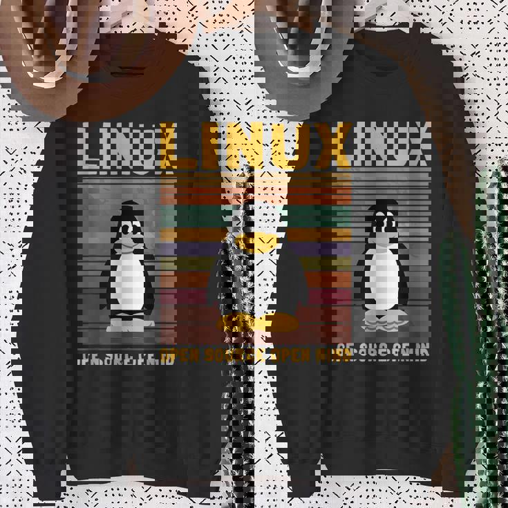 メンズ コンピューター オタク Linux ルートペンギン タックス 言葉 ギフト スウェットシャツ 年配の女性への贈り物