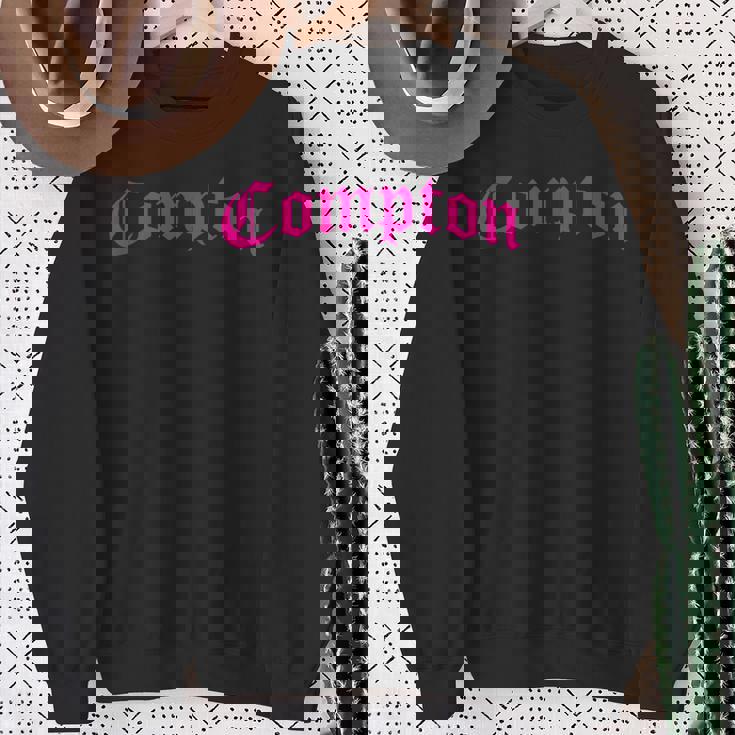 コンプトン、カリフォルニアピンクグラフィック スウェットシャツ 年配の女性への贈り物