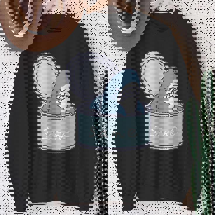 サメの缶詰め スウェットシャツ 年配の女性への贈り物