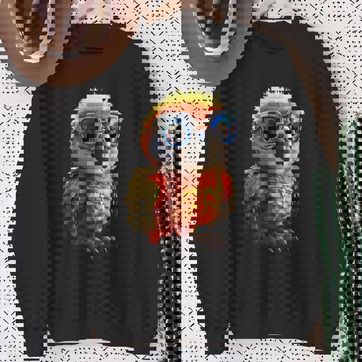 サングラスをかけたインコ コンゴウインコ オカメインコ かわいいインコ スウェットシャツ 年配の女性への贈り物