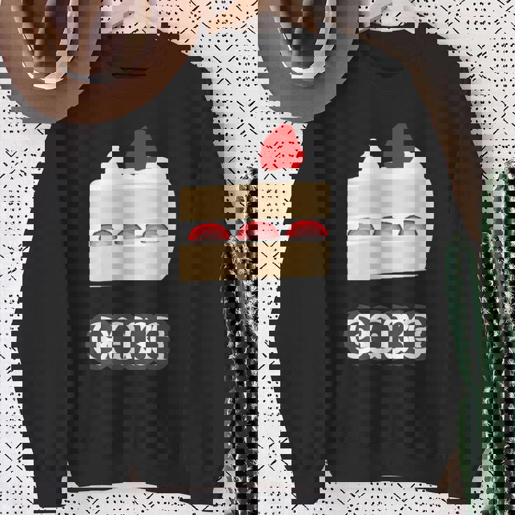 ショートケーキ『スイーツ ポップ』苺 イチゴのケーキ お菓子 おやつ 面白い かわいい スウェットシャツ 年配の女性への贈り物