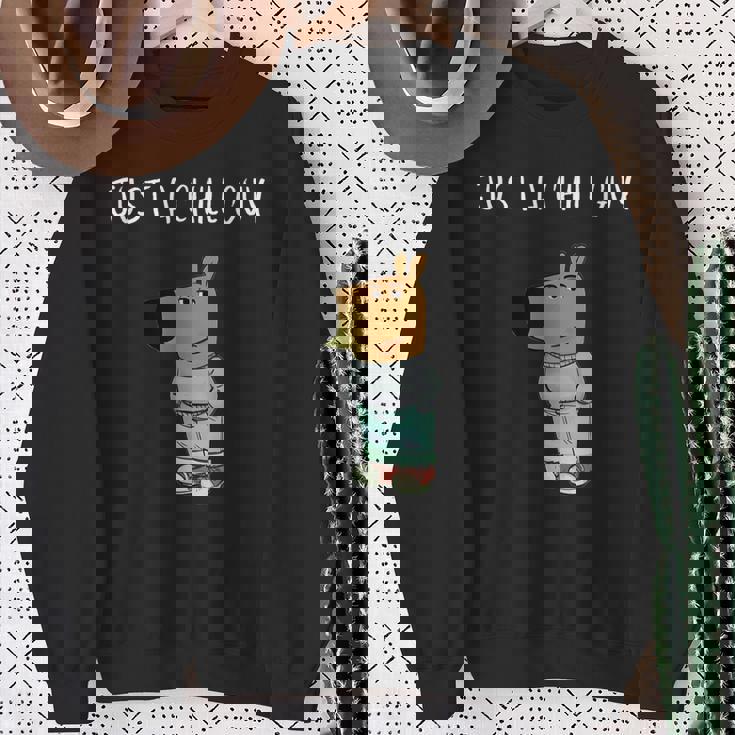 ジャスト・ア・チル・ガイ・ファニー・ミーム スウェットシャツ 年配の女性への贈り物