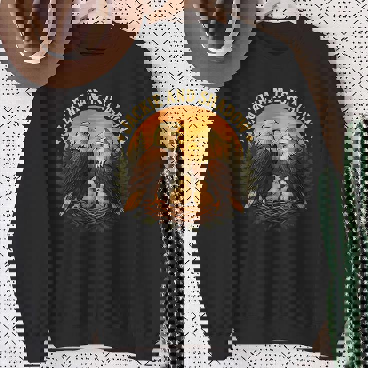 ジャッキーとシャドウ ハクトウワシビンテージ野生動物 自然 スウェットシャツ 年配の女性への贈り物