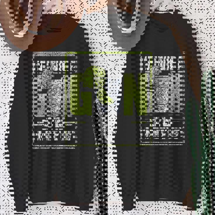 ジンを飲んでるんだ。 恋人 ドリンク ジンズ アルコール ジン スウェットシャツ 年配の女性への贈り物