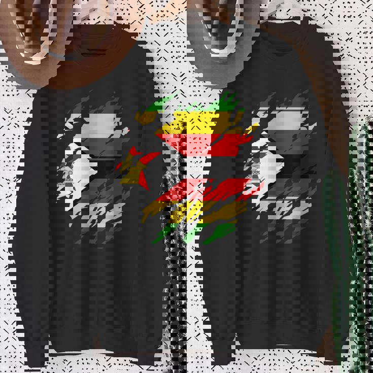 ジンバブエの旗ジンバブエ スウェットシャツ 年配の女性への贈り物