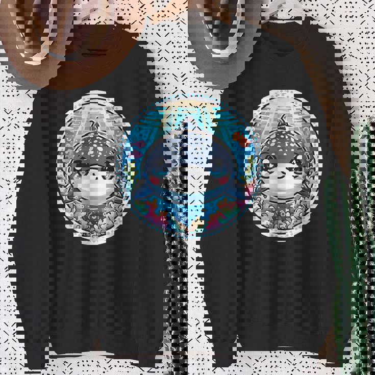 ジンベイザメ、ジンベエザメのアニメ、カワイイ・ジンベエザメ スウェットシャツ 年配の女性への贈り物