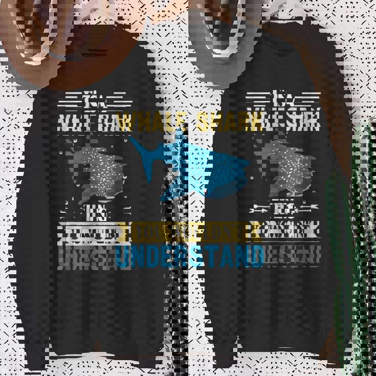 ジンベイザメのことは理解できないジンベイザメです。 スウェットシャツ 年配の女性への贈り物