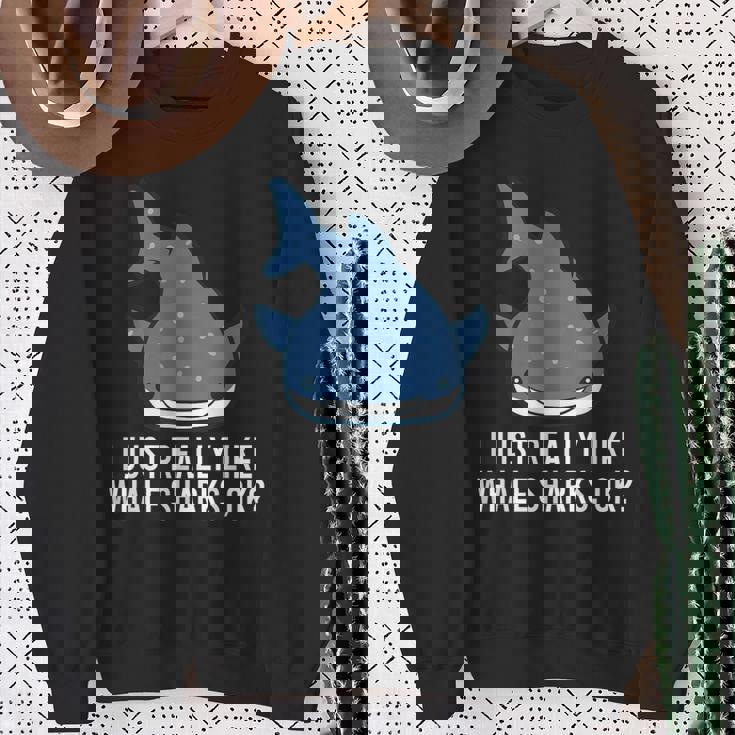 ジンベエザメが本当に好きだよ？かわいいジンベイザメ スウェットシャツ 年配の女性への贈り物