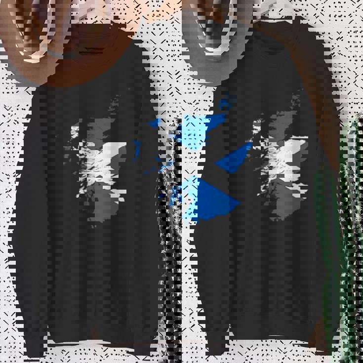 スコットランドの地図と旗の胸のロゴ スコットランドのお土産 スウェットシャツ 年配の女性への贈り物