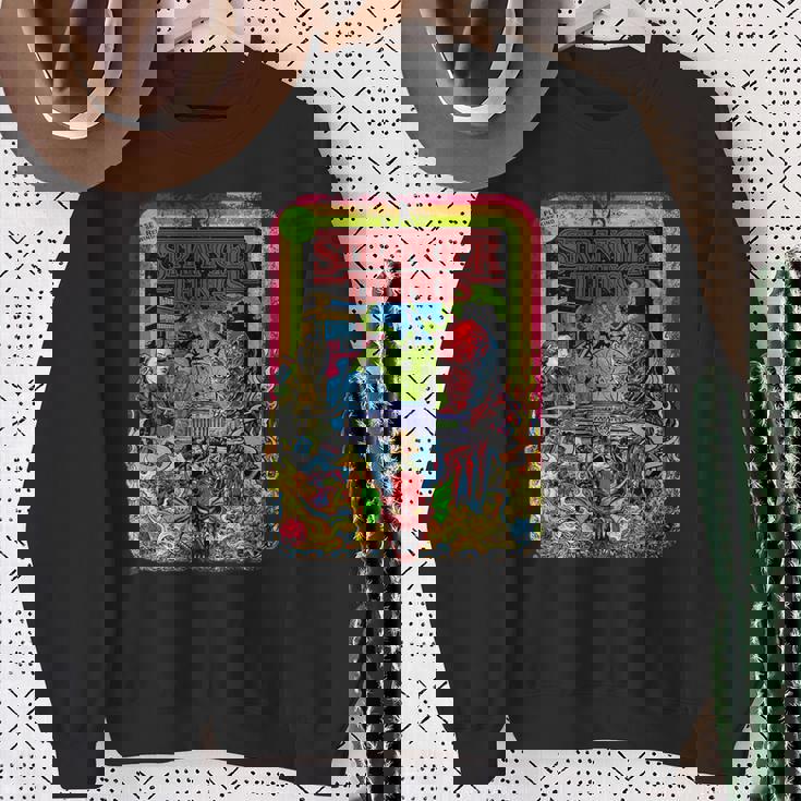 ストレンジャー・シングス プロモコミック ザ・パーティー ベクナ バトル レトロ 80年代 スウェットシャツ 年配の女性への贈り物