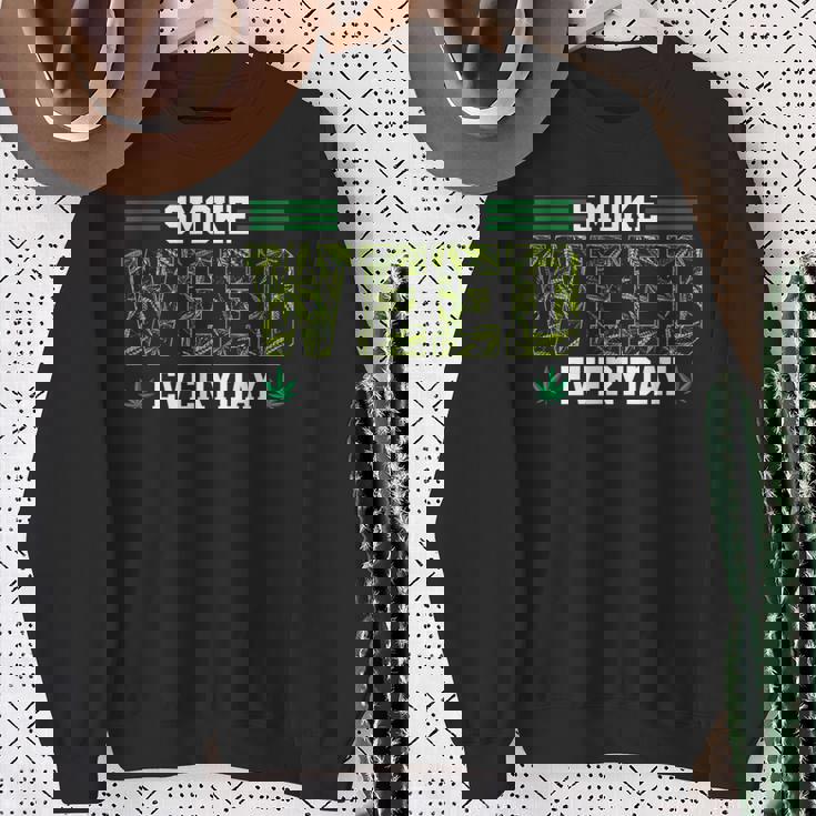 スモークウィード エブリデイ マリファナギフト 大麻スタイル スウェットシャツ 年配の女性への贈り物