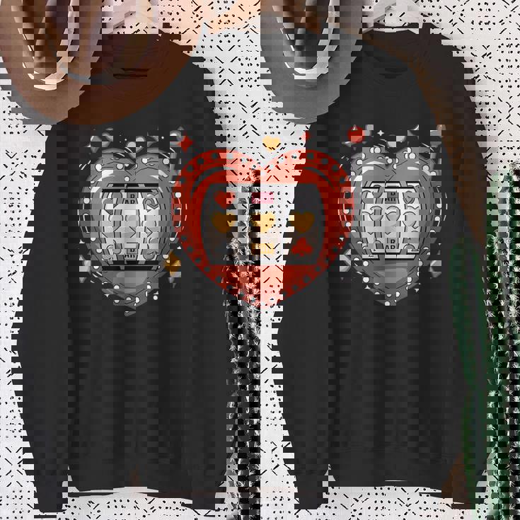 スロットマシンハートジャックポットカジノギャンブル愛好家 スウェットシャツ 年配の女性への贈り物