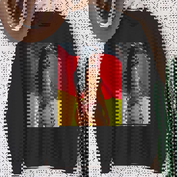 セクシーガールグラフィックtシャツ 「ビキニピンナップガール&ドイツ国旗」 スウェットシャツ 年配の女性への贈り物