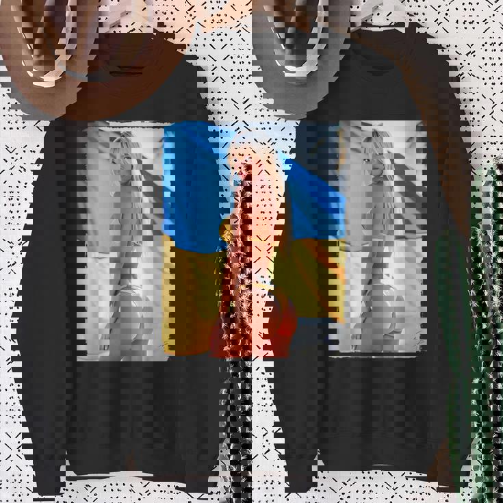 セクシーガールグラフィックtシャツ 「モダンピンナップガール&ウクライナ国旗2」 スウェットシャツ 年配の女性への贈り物