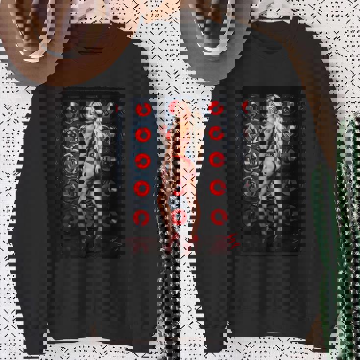 セクシーガールグラフィックtシャツ 赤いビキニを着たブロンドゴーゴーダンサー スウェットシャツ 年配の女性への贈り物