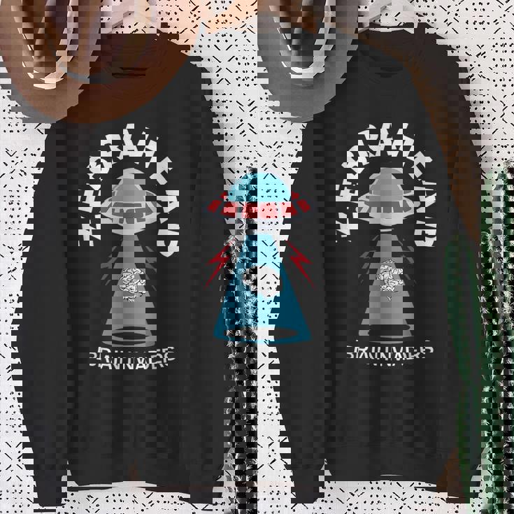 ゼブラヘッド脳侵略者面白いデザイン。 スウェットシャツ 年配の女性への贈り物