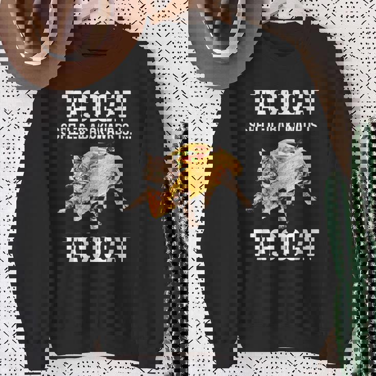 タコキャットは後ろ向きに綴られたタコキャット 愛猫とタコス スウェットシャツ 年配の女性への贈り物