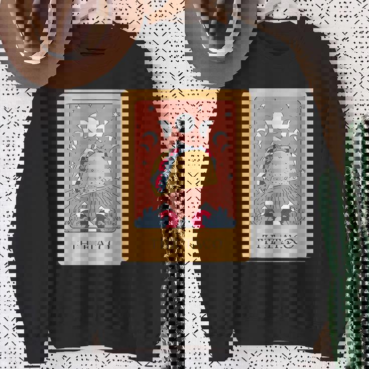 タコスタロット神秘的な星月面白い食通デザイン。 スウェットシャツ 年配の女性への贈り物