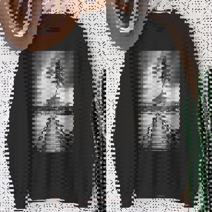 タヒチ州の熱帯小屋のモノクロ写真 スウェットシャツ 年配の女性への贈り物