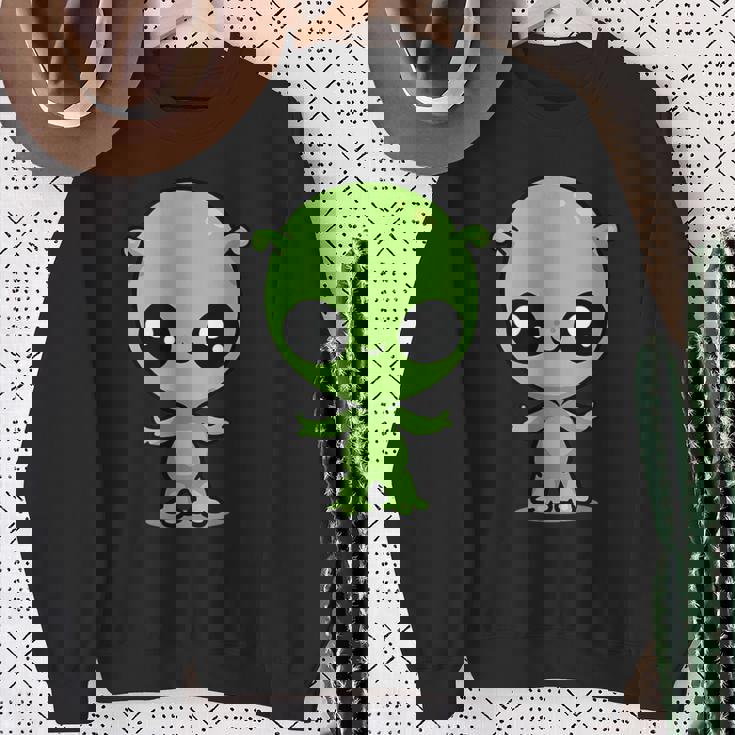 チビ カワイイ エイリアン Ufo 宇宙人 スウェットシャツ 年配の女性への贈り物