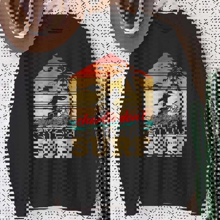 チャーリー・ドント・サーフィン・ミリタリー・ベトナム・サーフ スウェットシャツ 年配の女性への贈り物