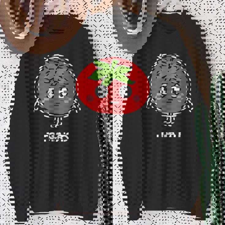 トマト 顔 イラスト かわいい おもしろ 面白い 簡単 シンプル ゆるい 野菜 スウェットシャツ 年配の女性への贈り物