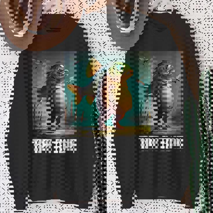 トリッピ・トロッピ-イタリアン・ブレインロット・ミーム スウェットシャツ 年配の女性への贈り物