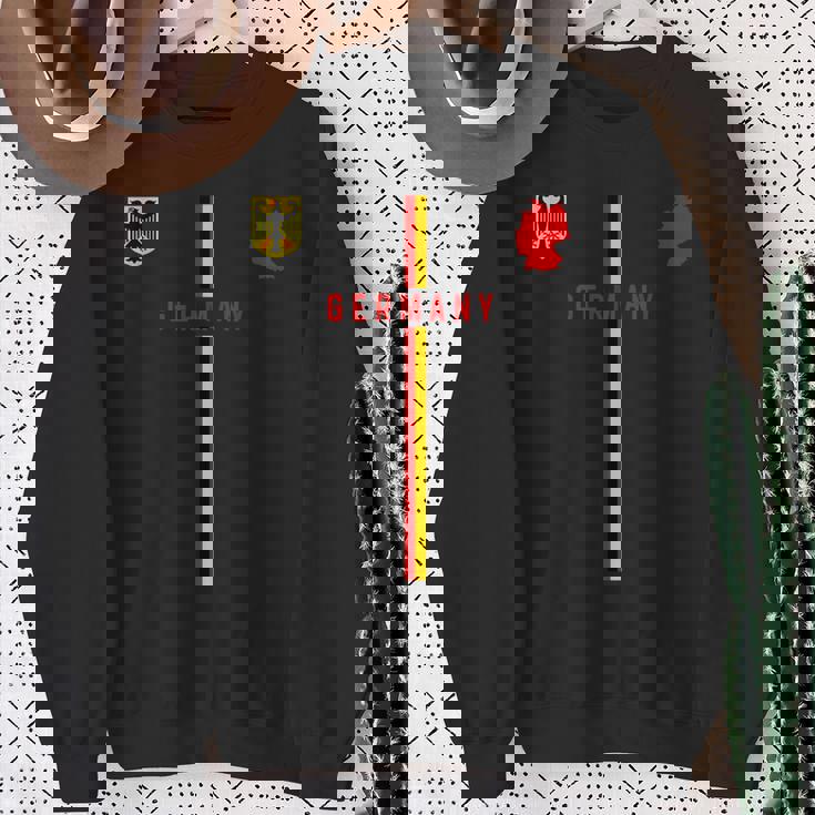 ドイツ国旗、ドイツのシルエットマップ、紋章 スウェットシャツ 年配の女性への贈り物