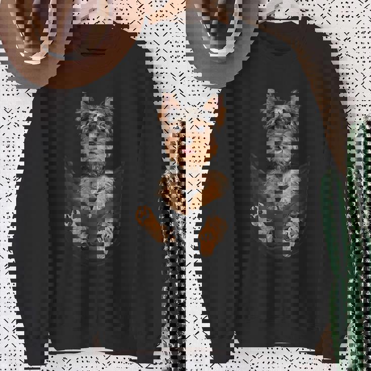 ドッグラバーズギフト ヨークシャーテリア ポケット入り 面白い犬の顔 スウェットシャツ 年配の女性への贈り物