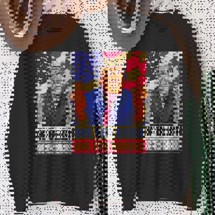 ドナルド・トランプ 中指 バイデン ハリス アメリカ 共和党員 スウェットシャツ 年配の女性への贈り物