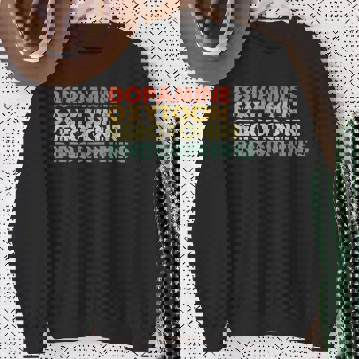 ドーパミン オキシトシン セロトニン エンドルフィン ハッピーホルモン スウェットシャツ 年配の女性への贈り物