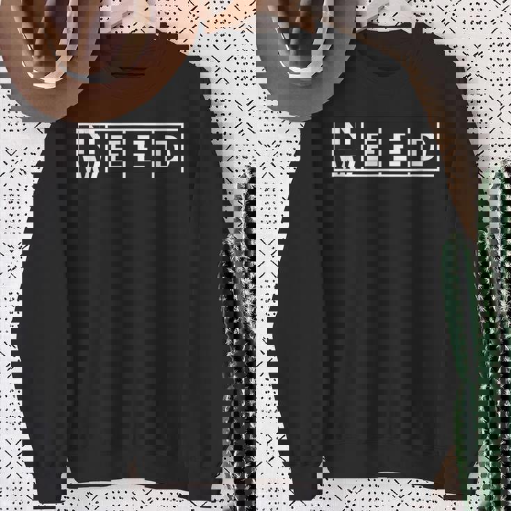 ニード・ウィード・ファニー 420 ガンジャ・ストーナー スウェットシャツ 年配の女性への贈り物