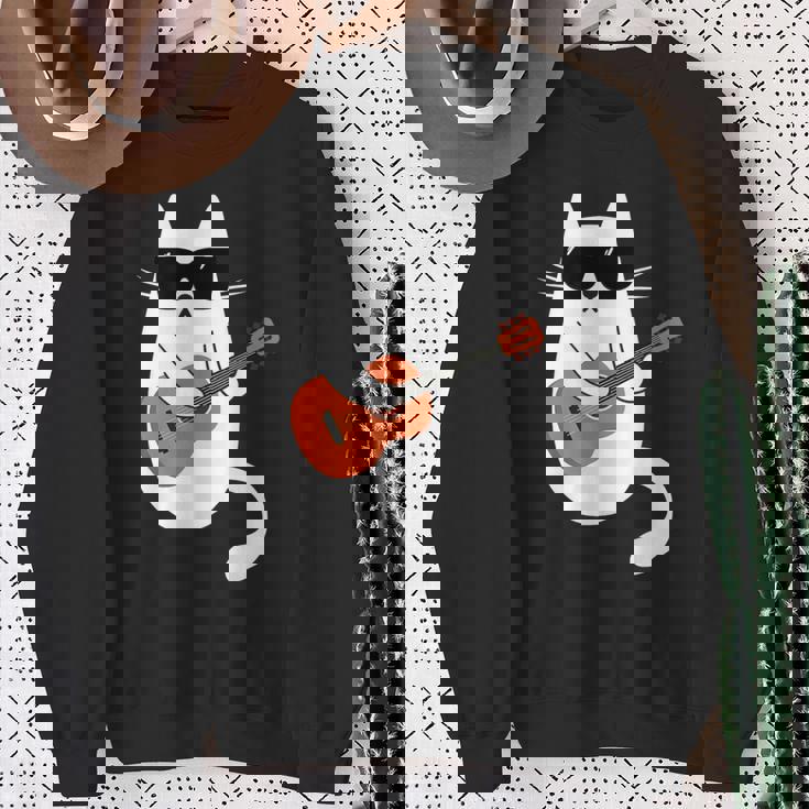 ネコとギター 猫とサングラス ネコ好き 猫飼い アコースティックギター エレキギター 音楽家 バンド ネコ 猫 スウェットシャツ 年配の女性への贈り物