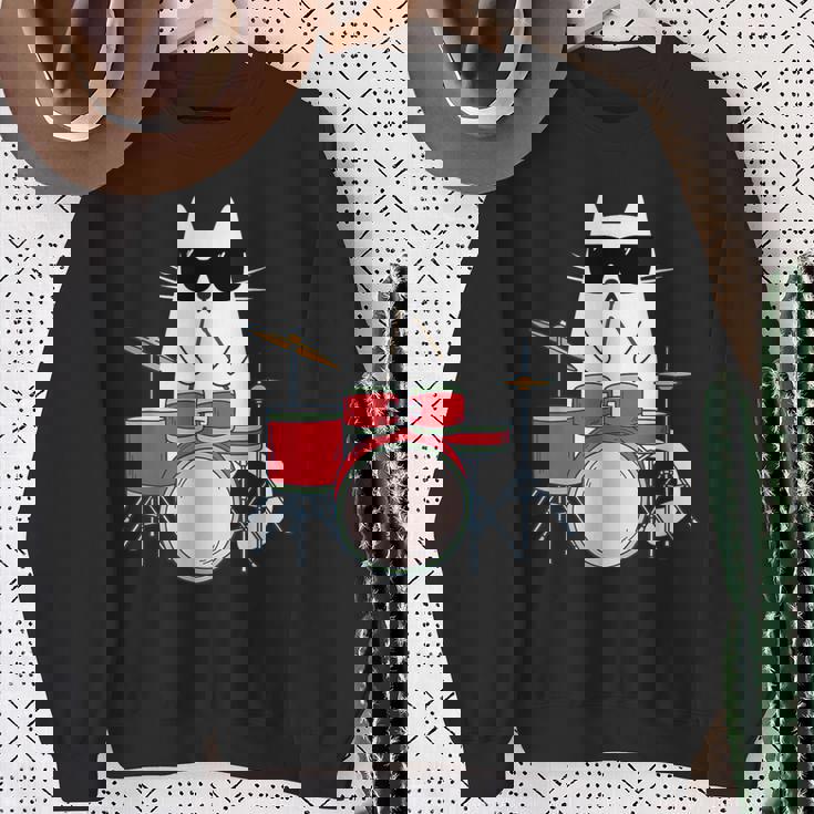 ネコとドラム 猫とサングラス ネコ好き 猫飼い 愛猫家 ドラム ドラムセット バンド ジャズ音楽 ねこ ネコ 猫 スウェットシャツ 年配の女性への贈り物