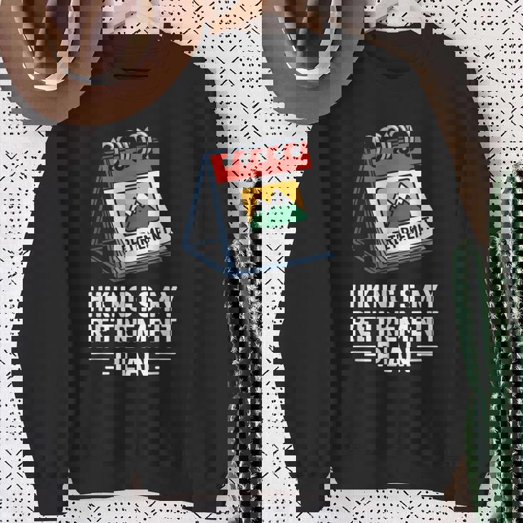 ハイキングは私の退職プラン 面白いアウトドア旅行 スウェットシャツ 年配の女性への贈り物