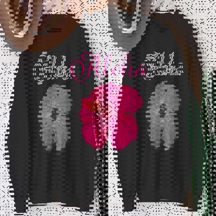 ハイビスカス Aloha アロハ《赤》（ハワイ・南国・フラダンス）夏【ビューティフル フラワー】キュート デザイン スウェットシャツ 年配の女性への贈り物