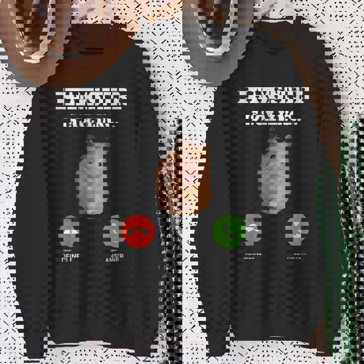 ハムスターミームが呼んでいます スウェットシャツ 年配の女性への贈り物