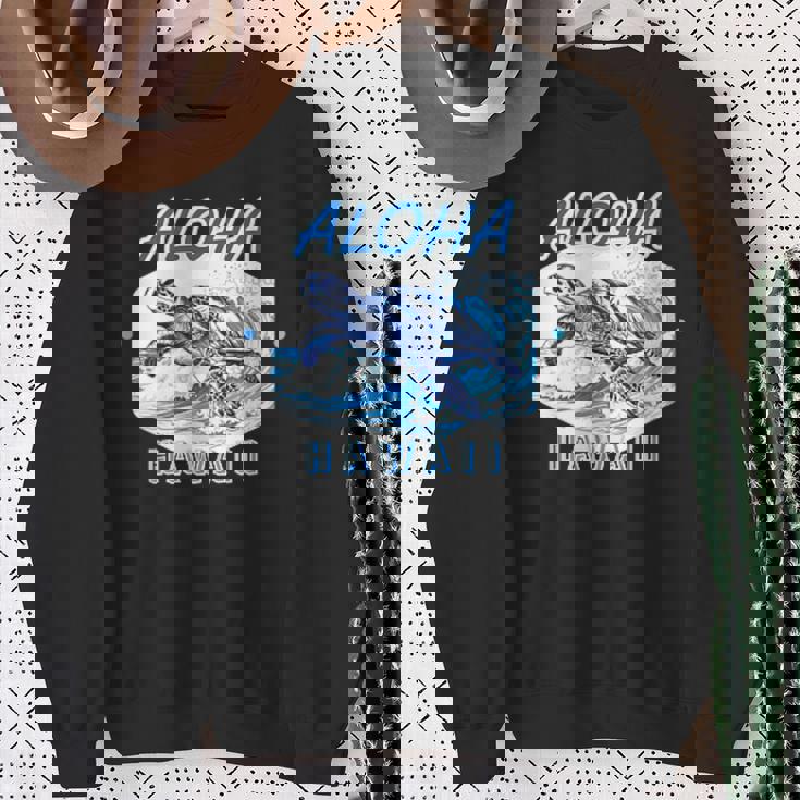 ハワイ ハワイアン ワイキキビーチ サーフボート ヤシの木 アロハ 夏 風景 海好き ウミガメ 波乗り スウェットシャツ 年配の女性への贈り物