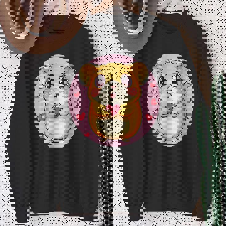 ハートに囲まれたハートを持つかわいいハムスター スウェットシャツ 年配の女性への贈り物