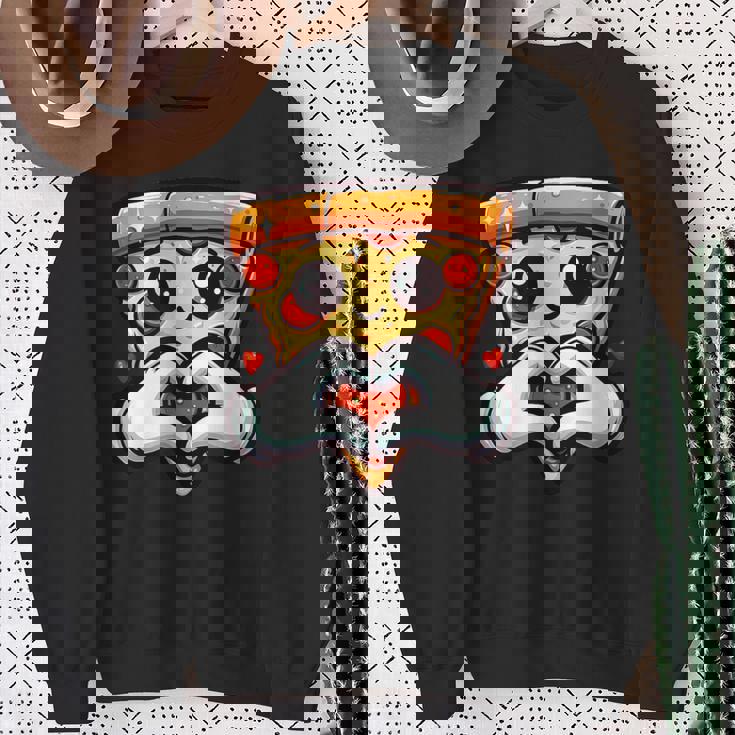 ハートの手でペパロニピザのスライス、かわいいピザ スウェットシャツ 年配の女性への贈り物